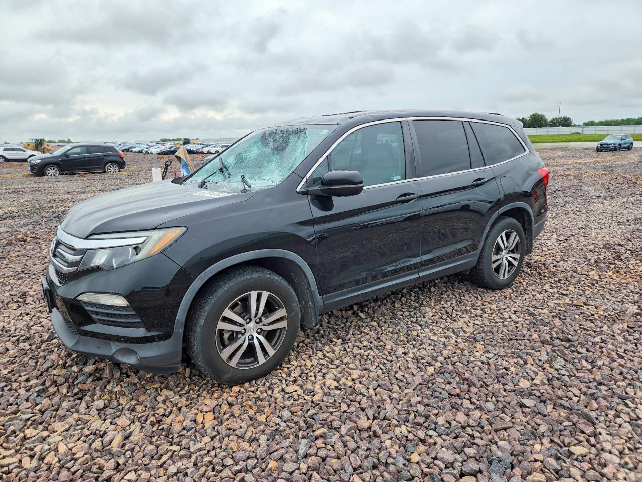 Salvage Honda Pilot Image