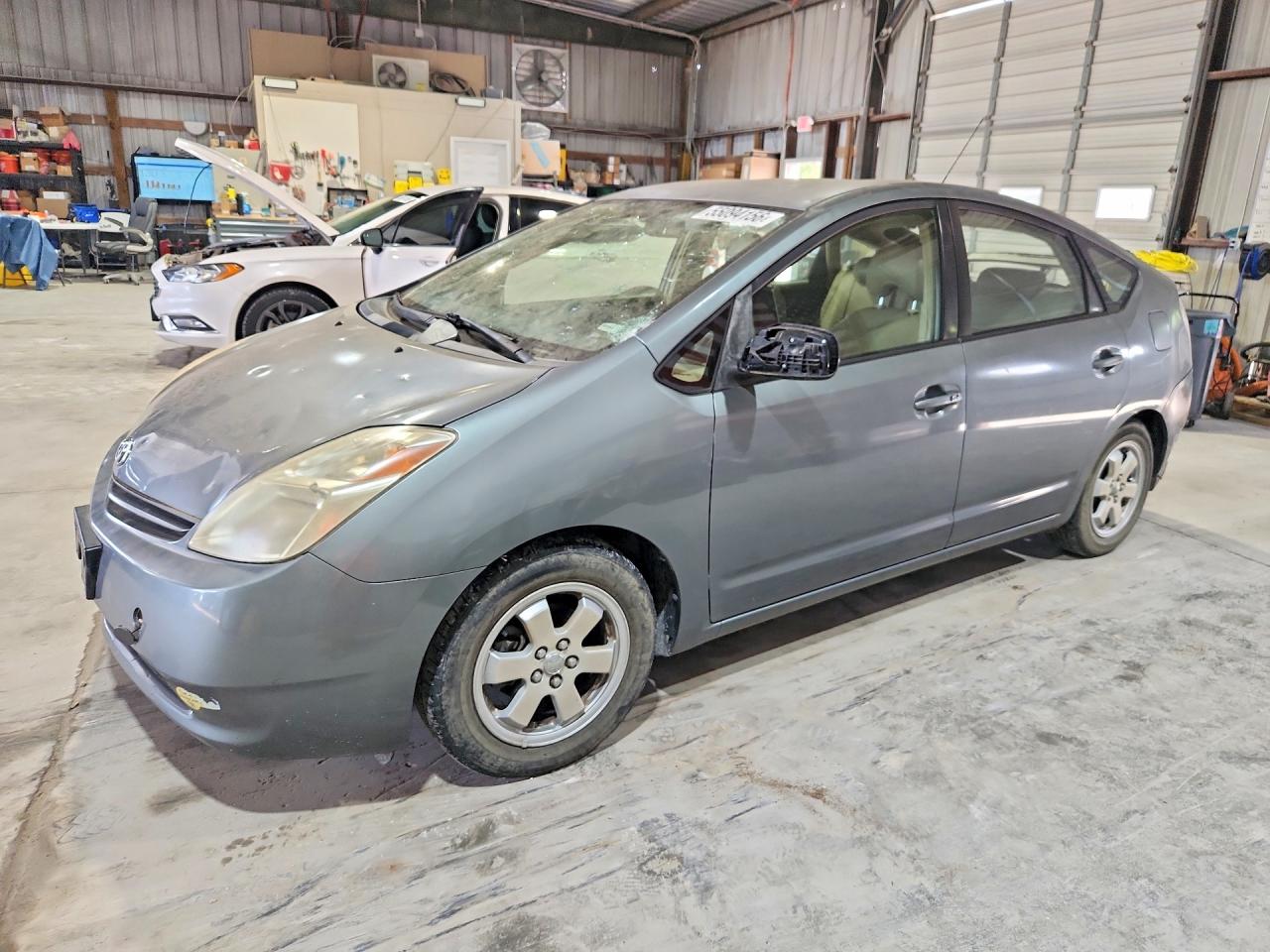 Salvage Toyota Prius Image