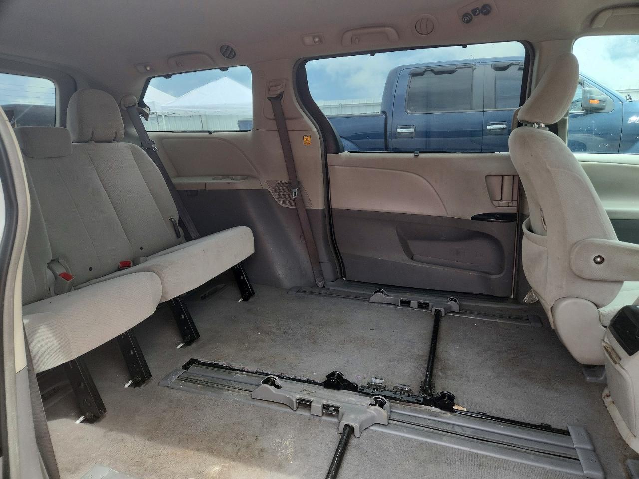 Toyota Sienna Le