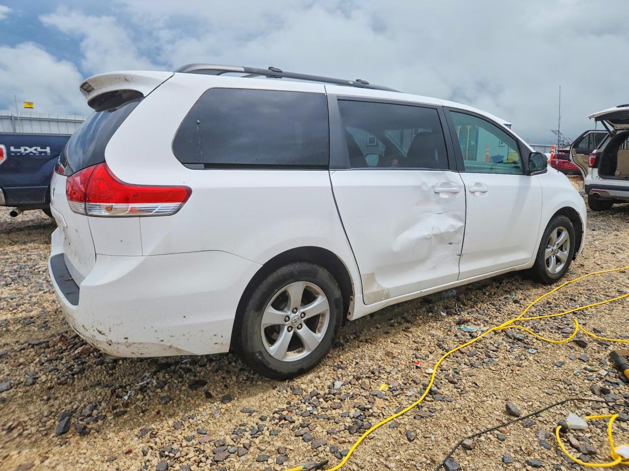Toyota Sienna Le