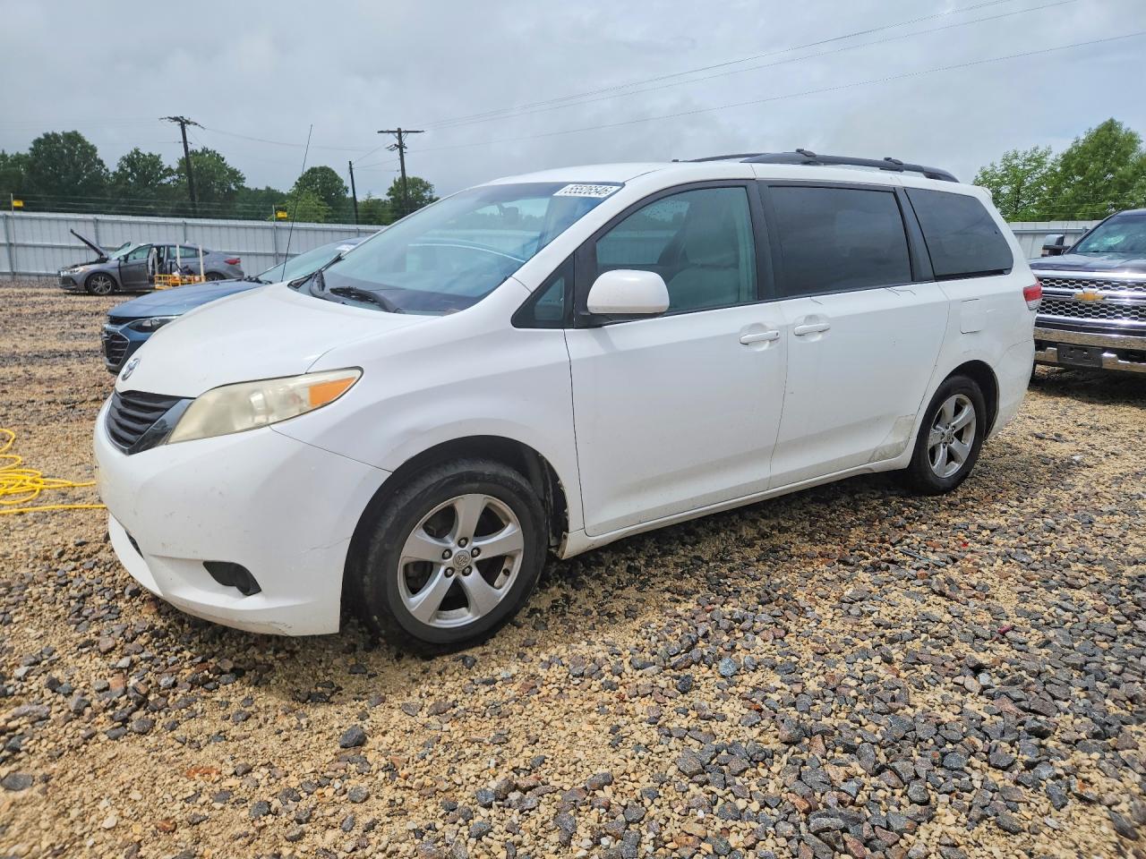 Salvage Toyota Sienna Image