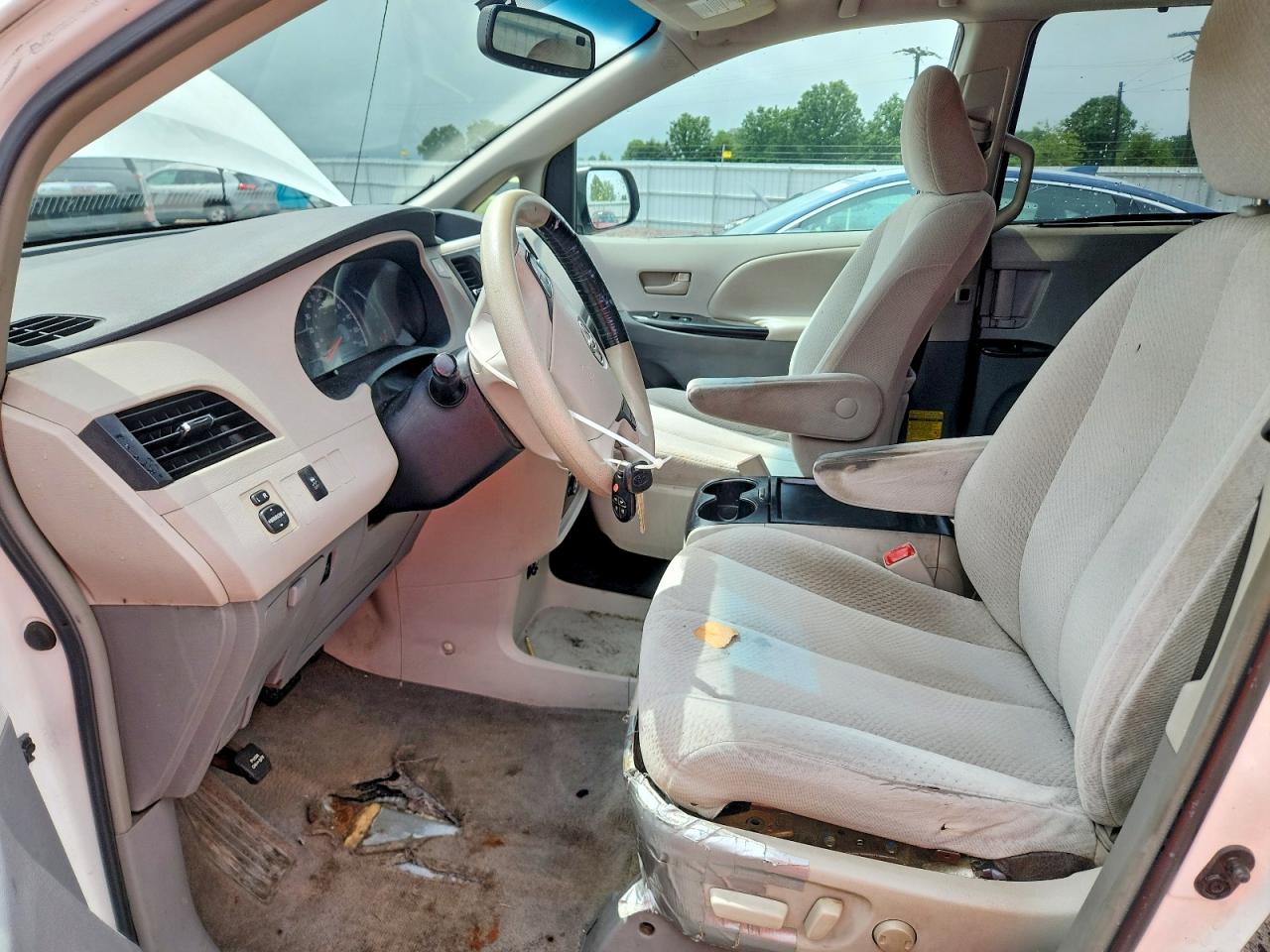 Toyota Sienna Le