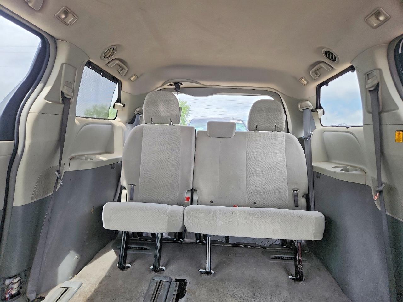 Toyota Sienna Le