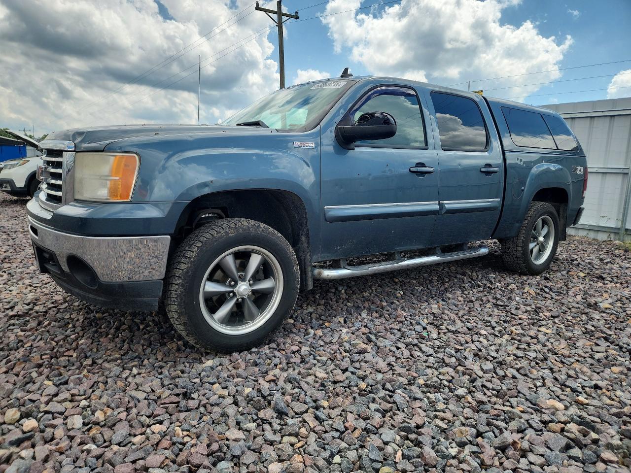 Salvage GMC Sierra Image