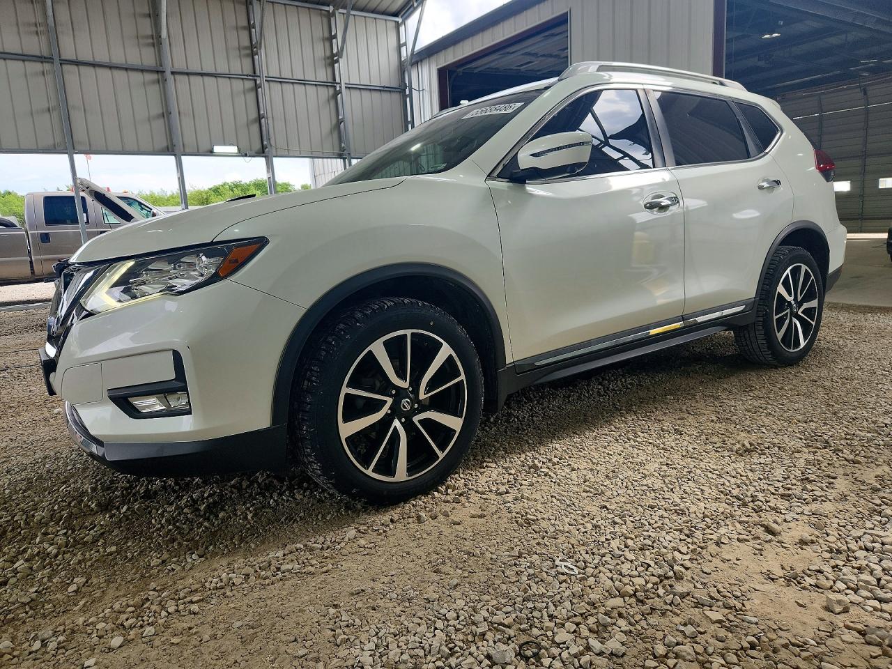 Salvage Nissan Rogue Image
