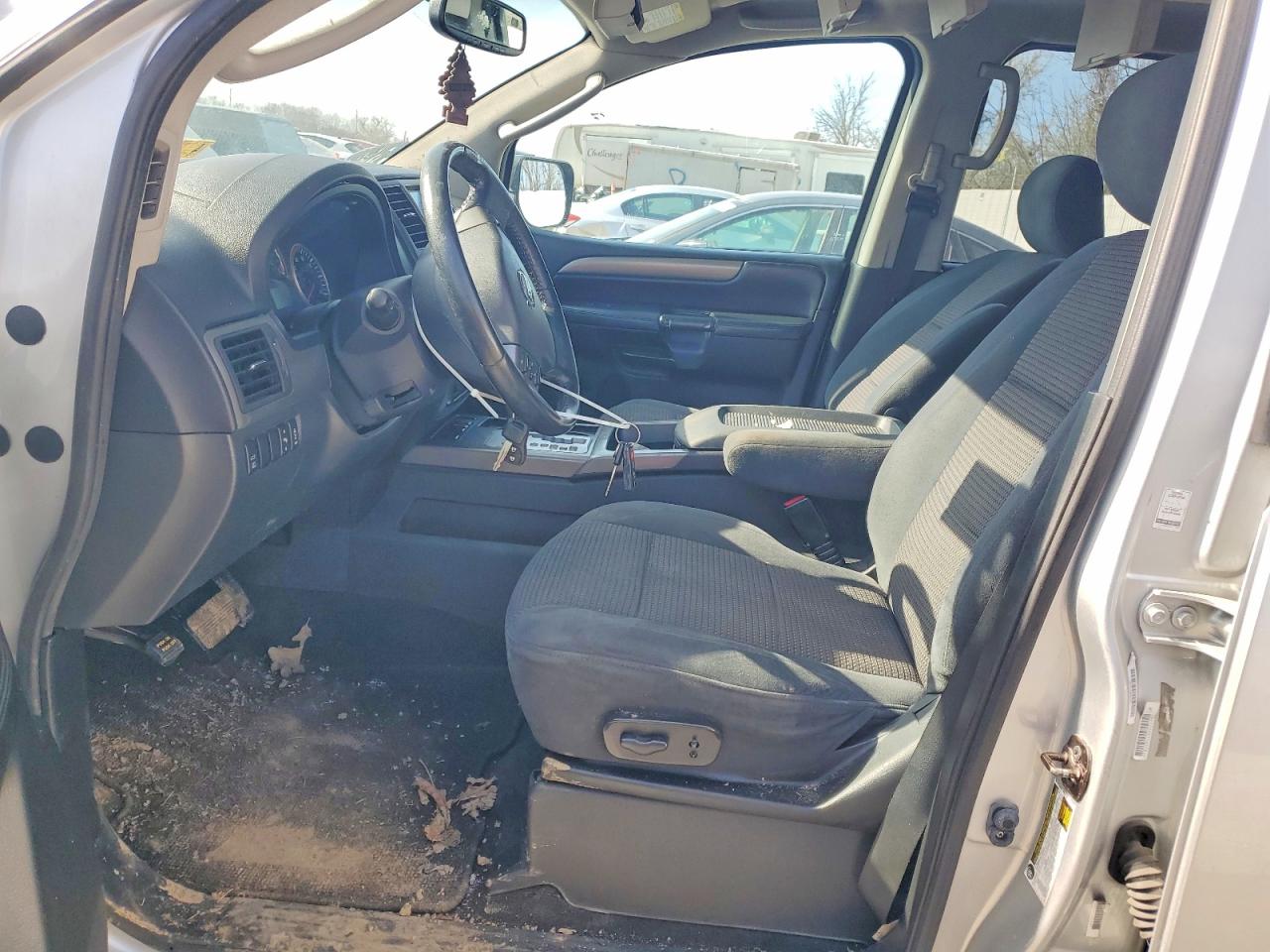 Nissan Armada Sv