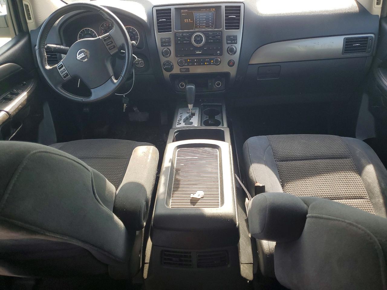 Nissan Armada Sv