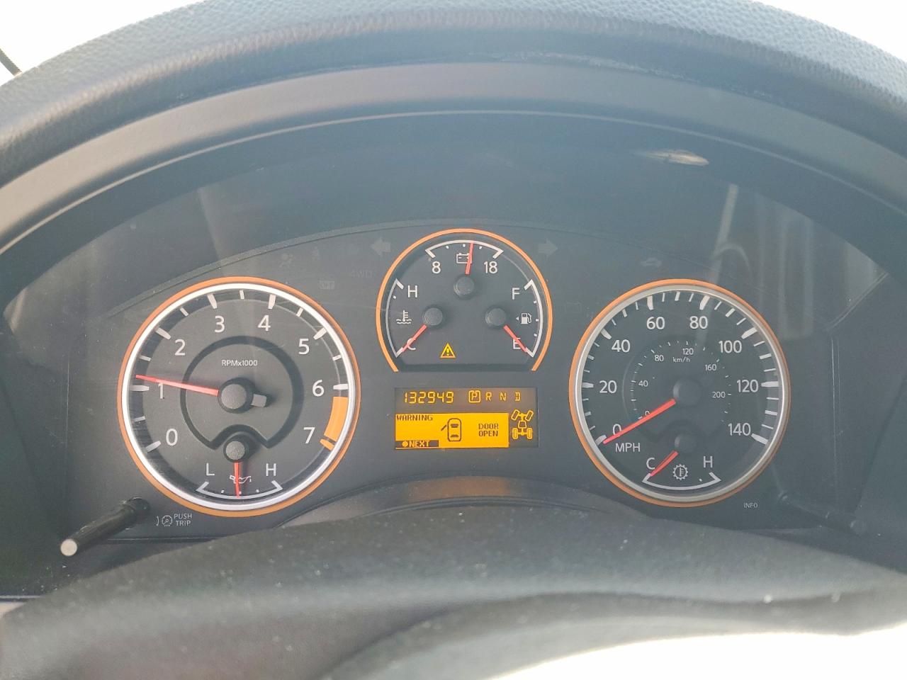 Nissan Armada Sv