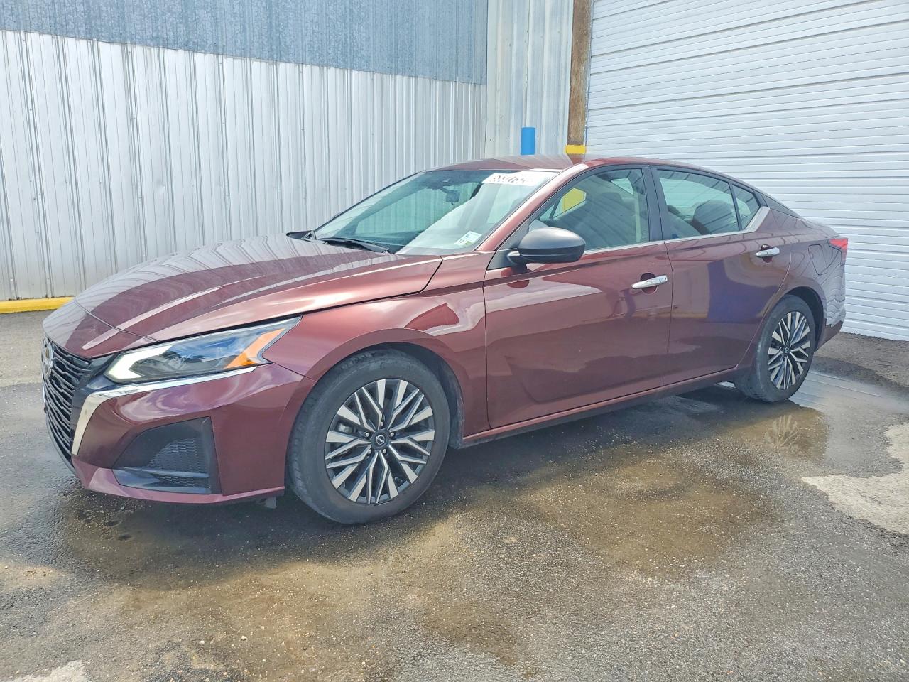 Salvage Nissan Altima Image