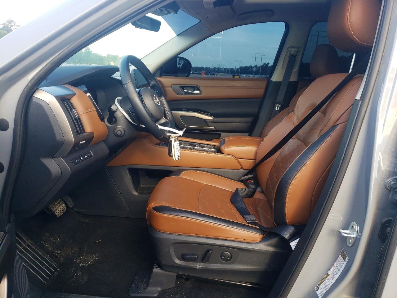 Nissan Pathfinder Platinum
