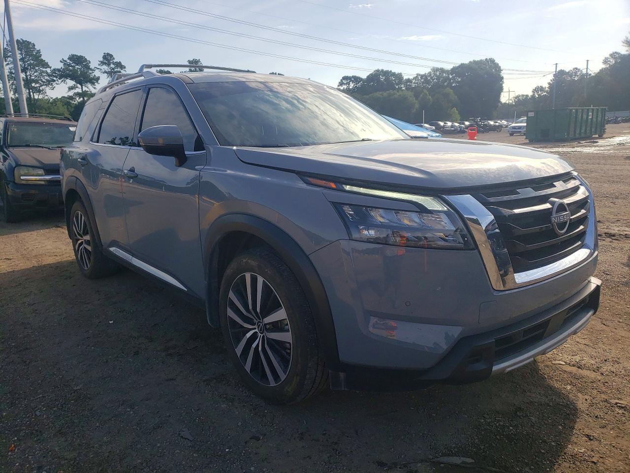 Nissan Pathfinder Platinum