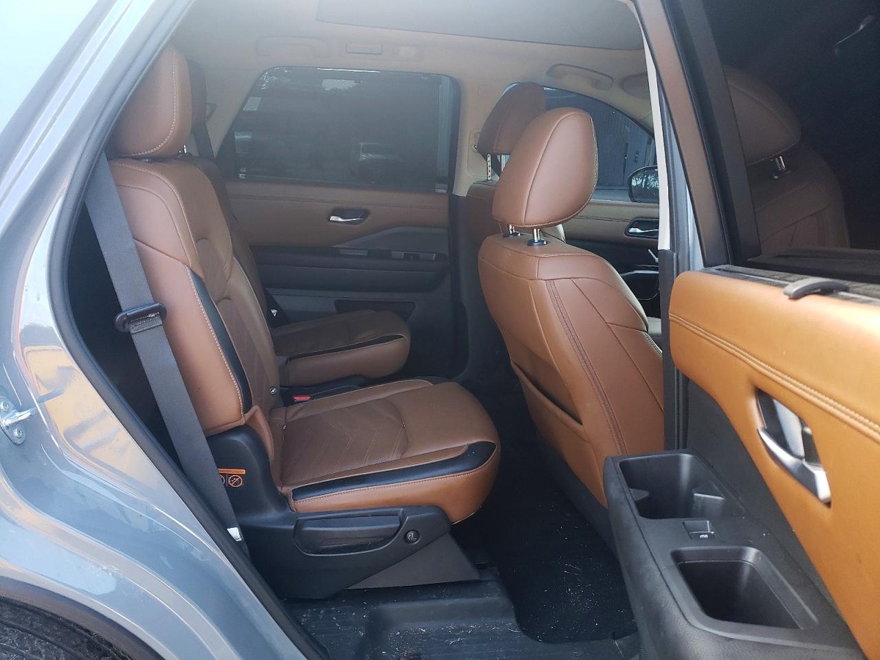 Nissan Pathfinder Platinum
