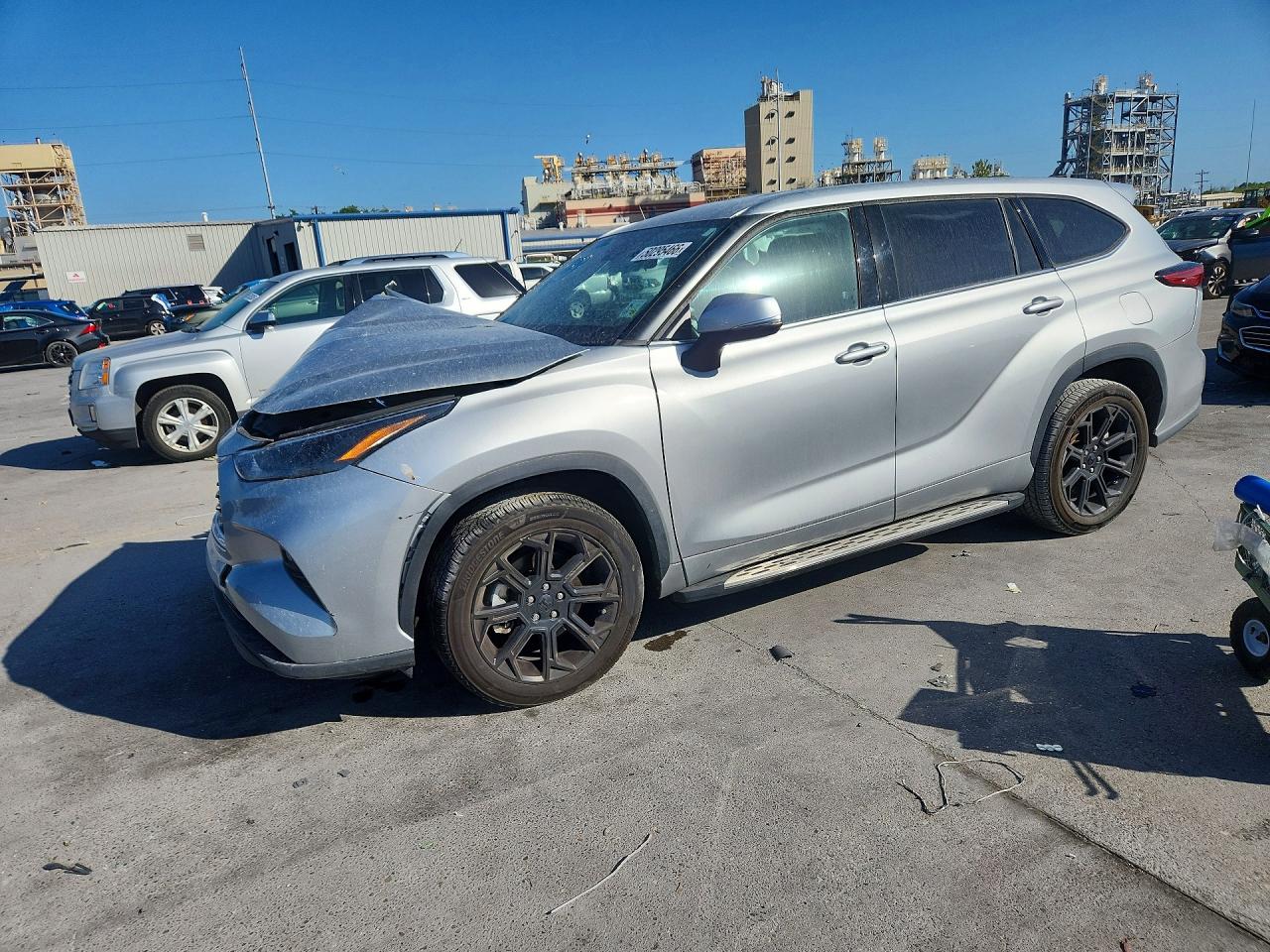 Salvage Toyota Highlander Image