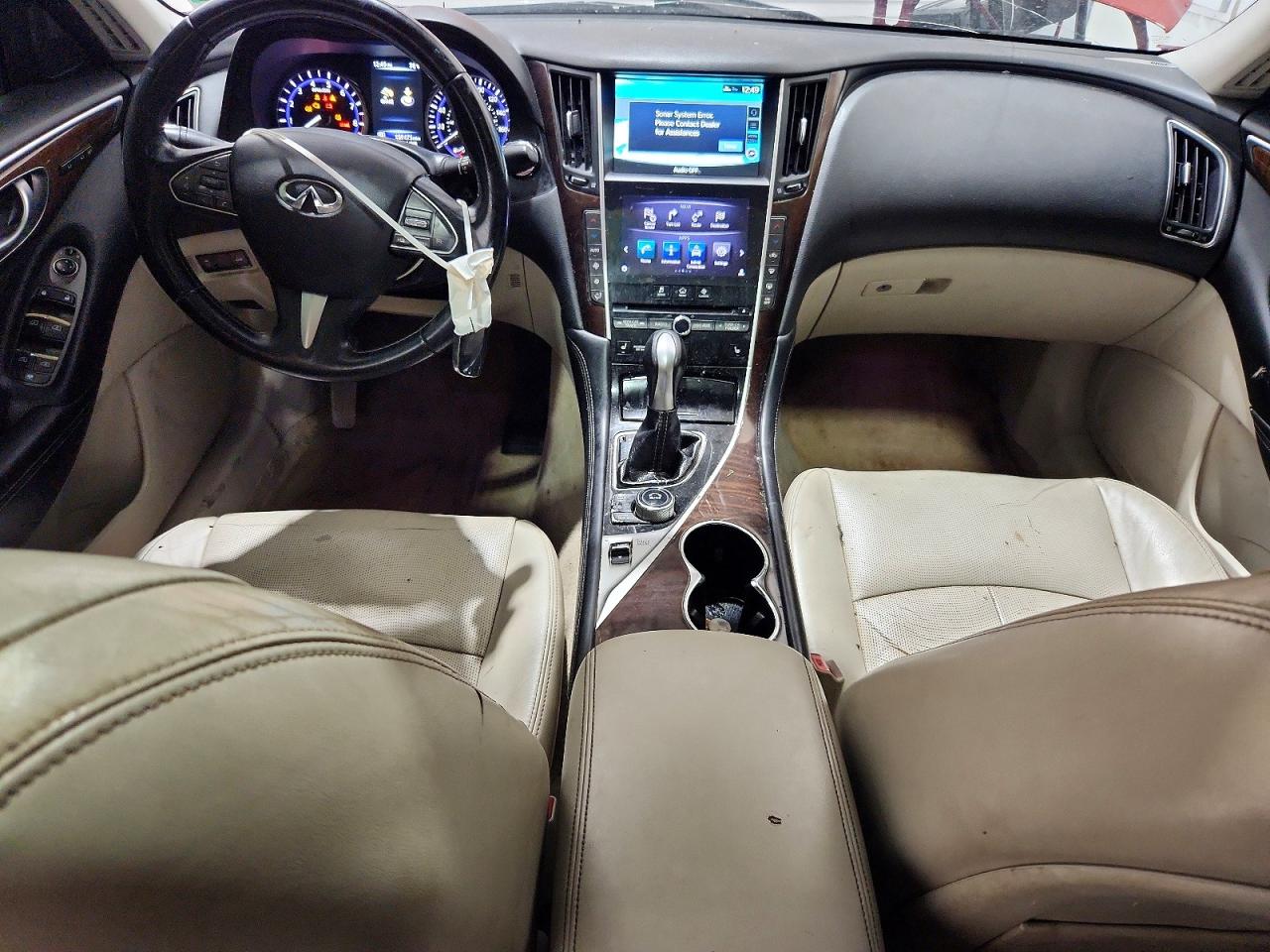 INFINITI Q50 Premium
