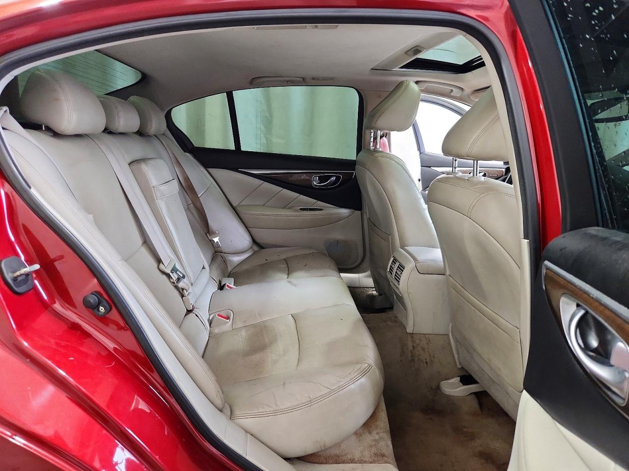 INFINITI Q50 Premium