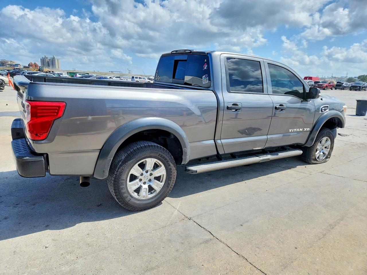 Nissan Titan S
