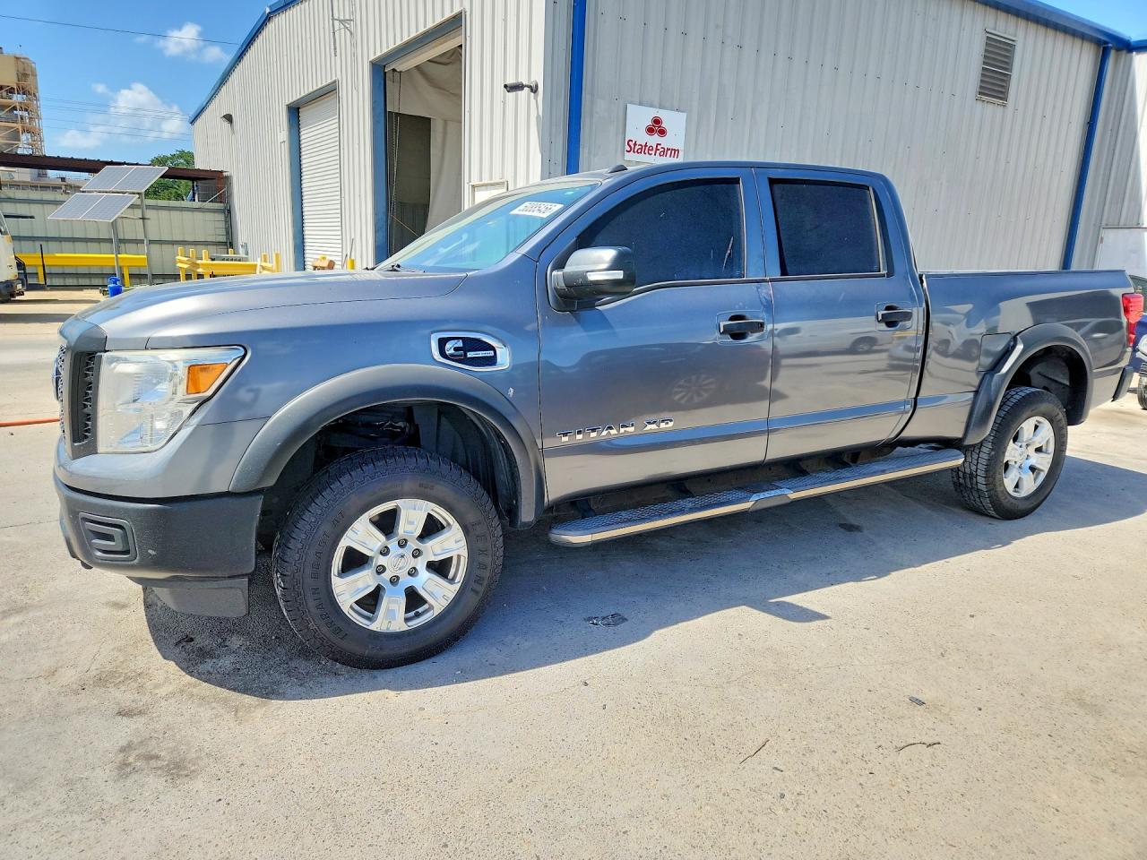 Salvage Nissan Titan Image