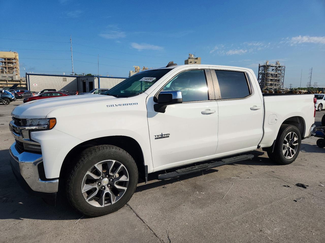 Salvage Chevrolet Silverado Image