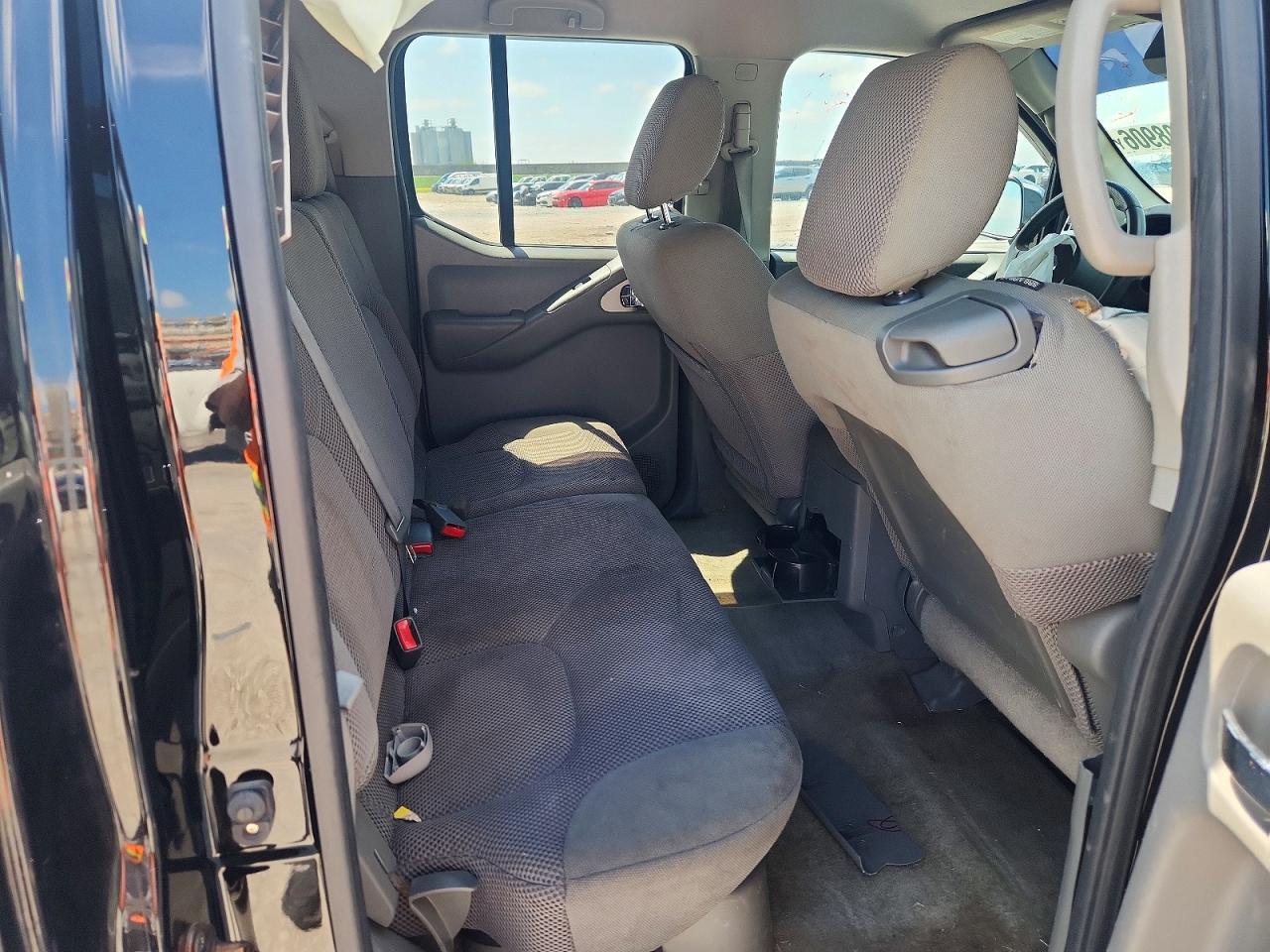 Nissan Frontier S