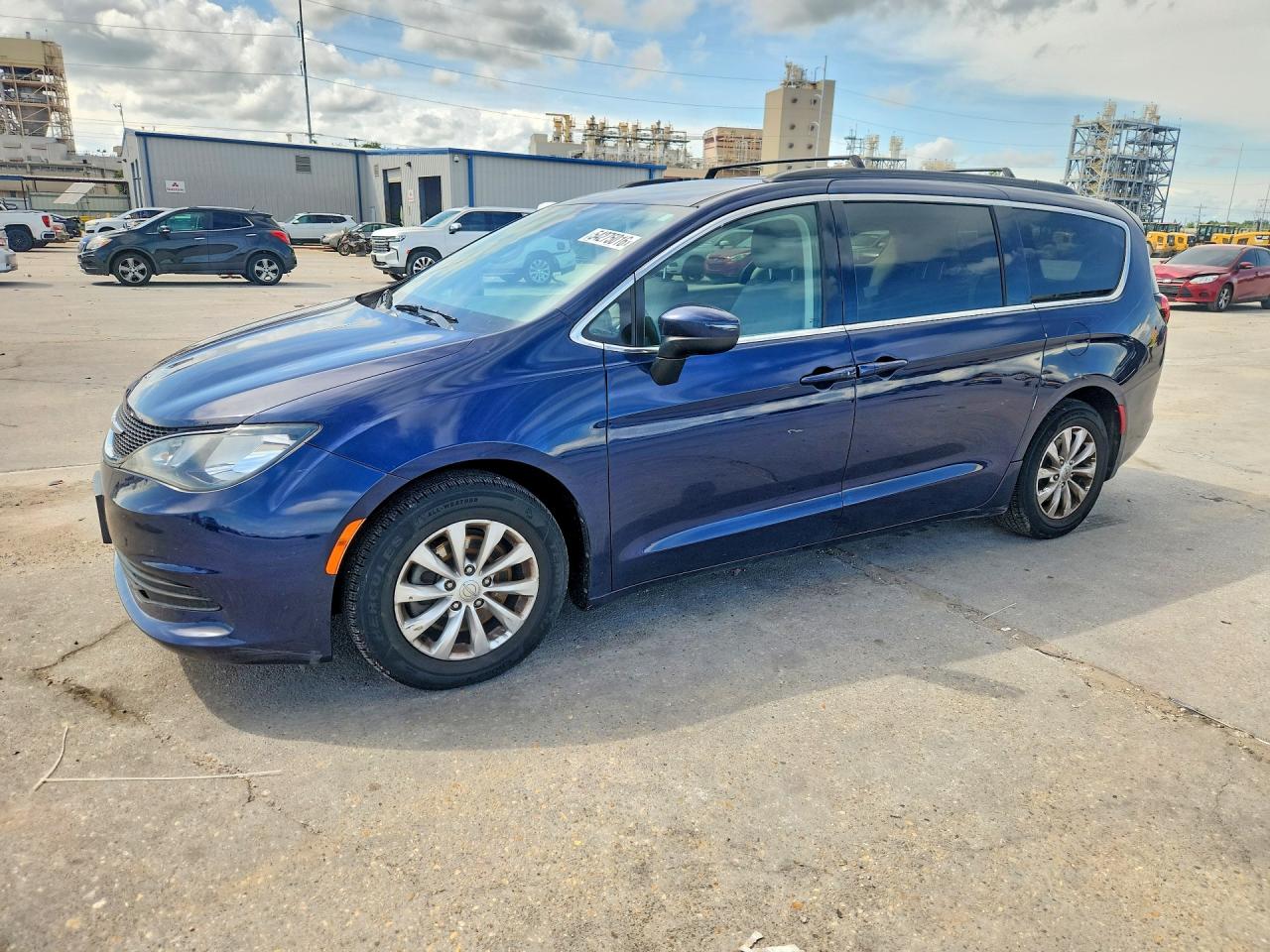 Salvage Chrysler Pacifica Image