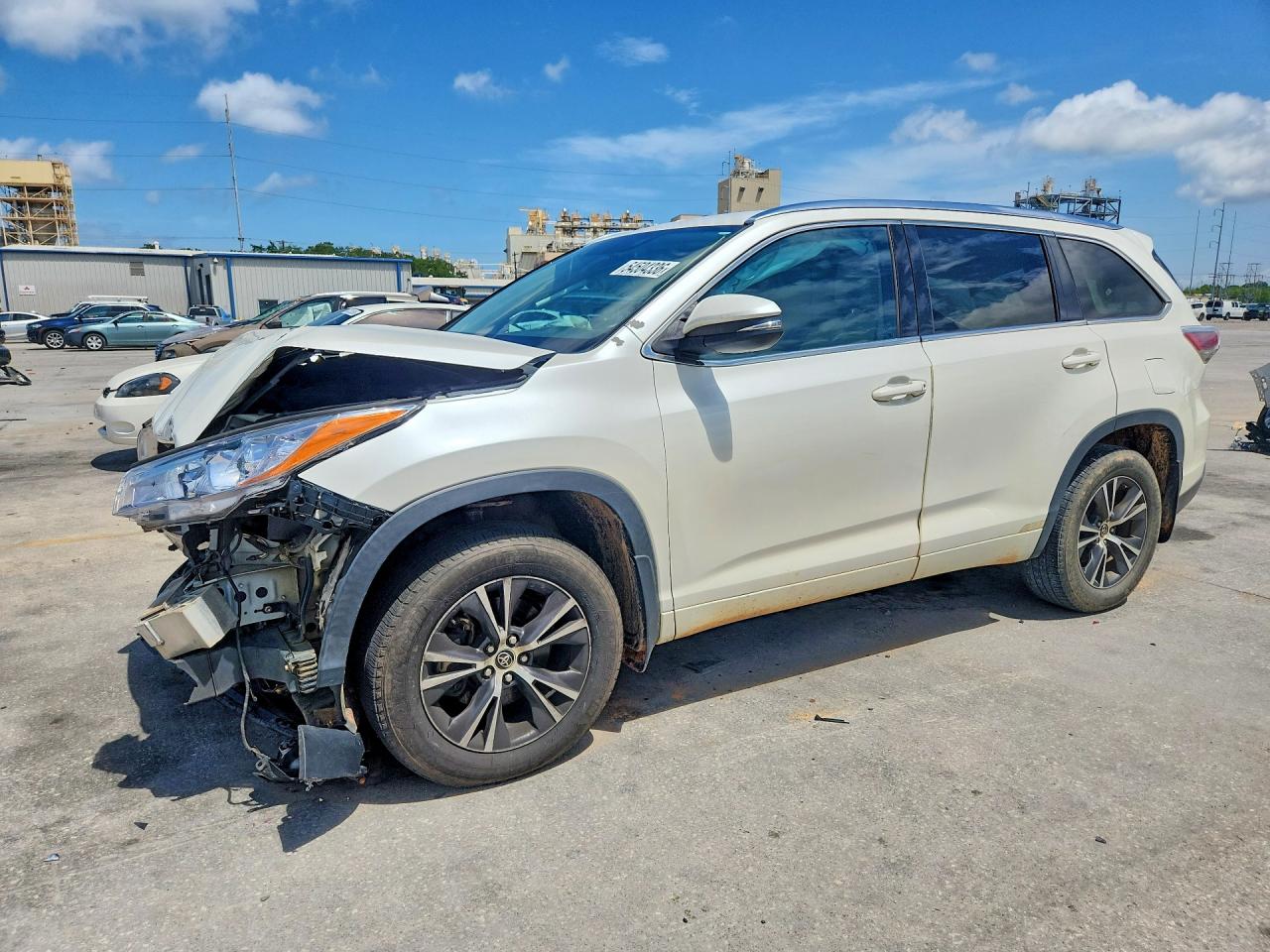 Salvage Toyota Highlander Image