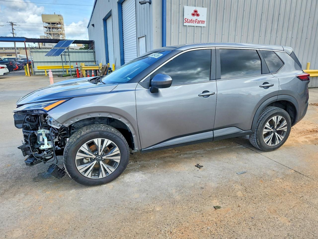 Salvage Nissan Rogue Image