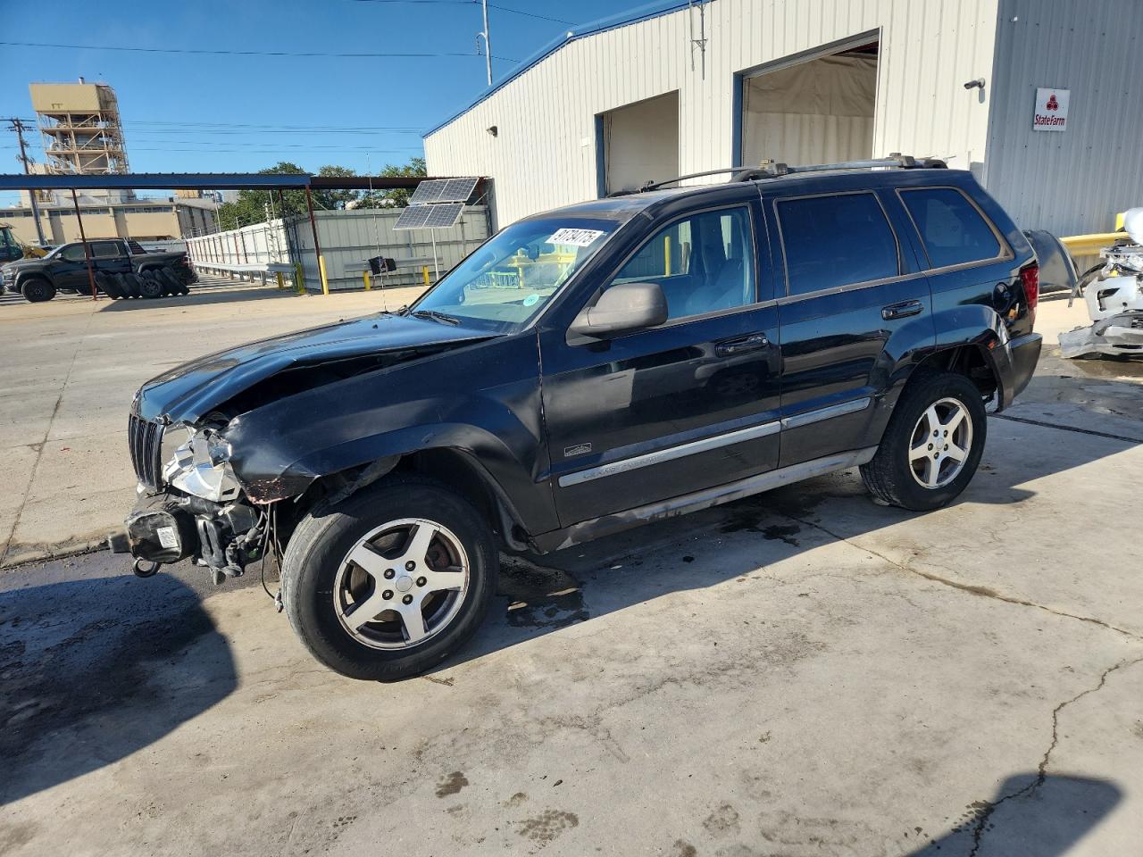 Salvage Jeep Cherokee Image