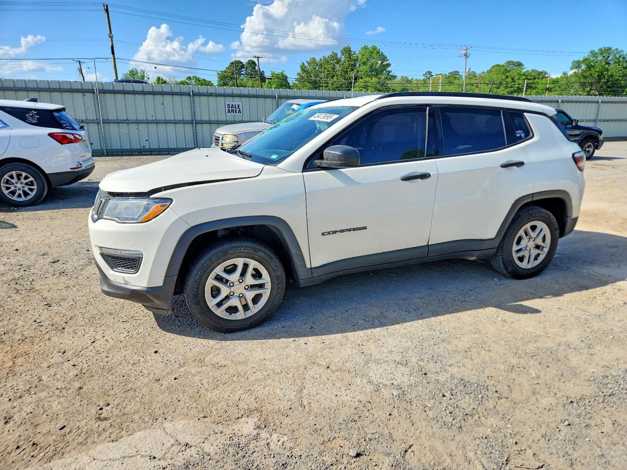 Salvage Jeep Compass Image