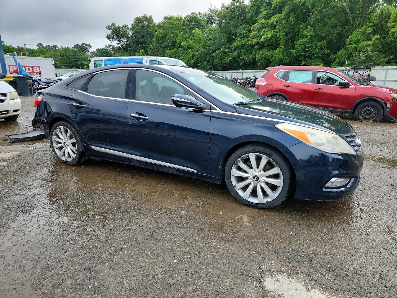 Hyundai Azera Base
