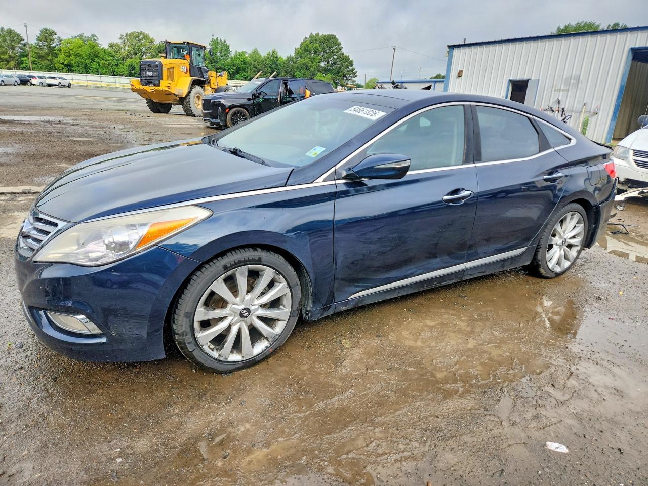Salvage Hyundai Azera Image