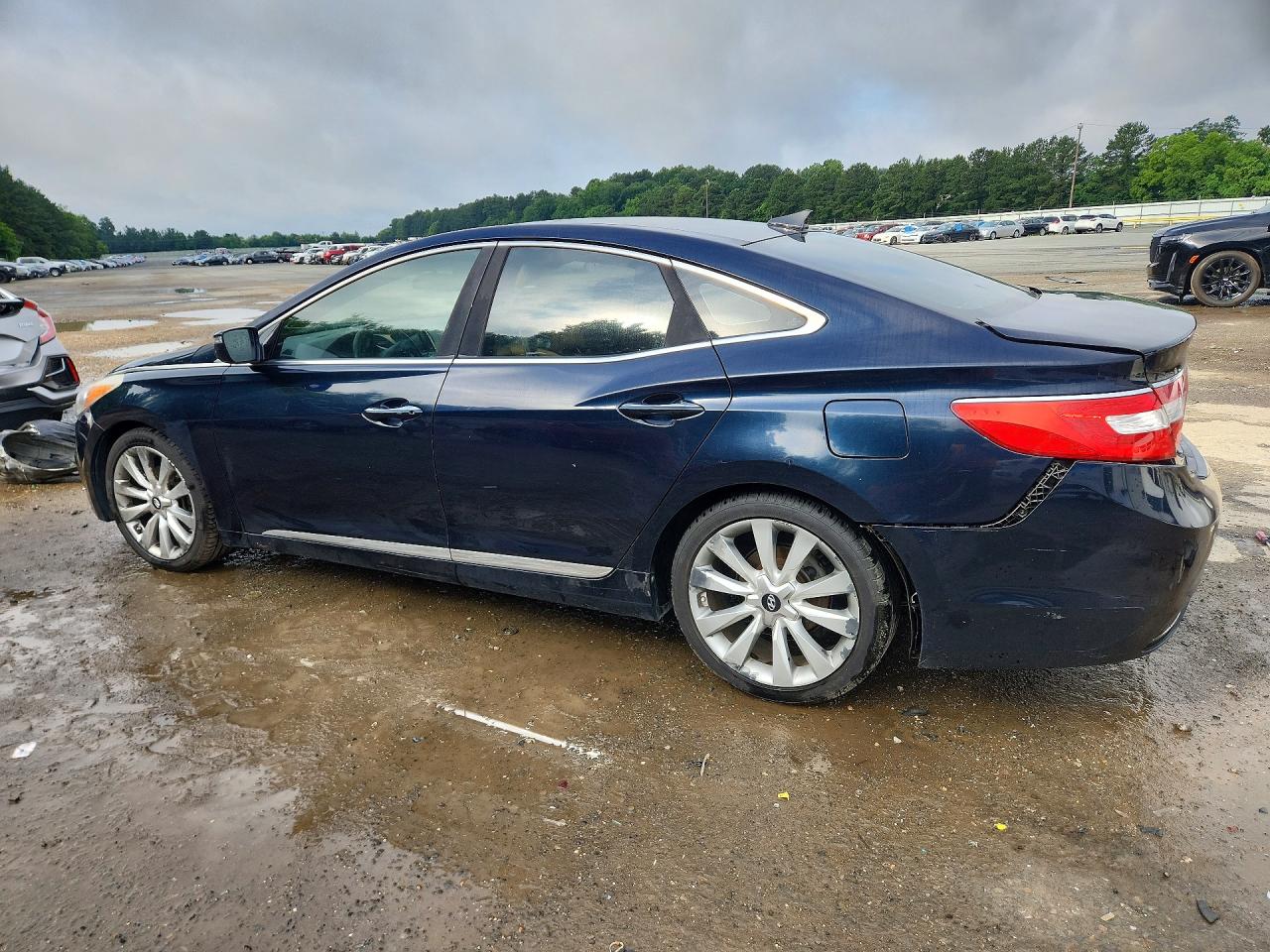 Hyundai Azera Base