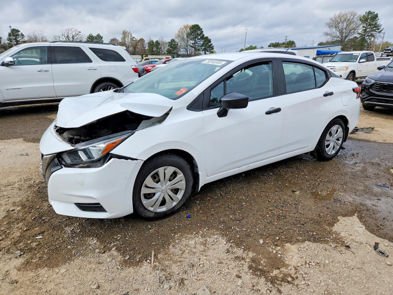 Salvage Nissan Versa Image