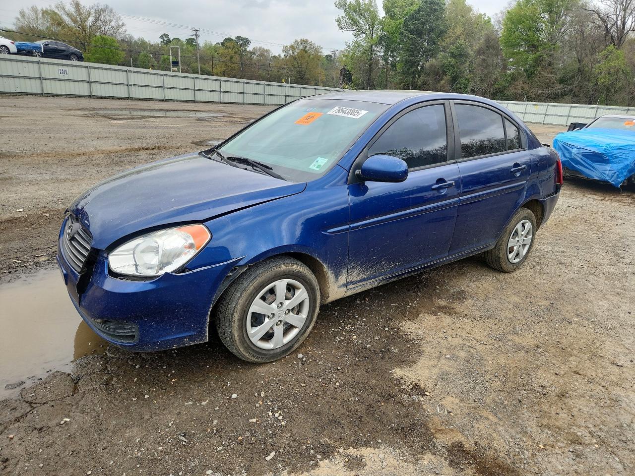 Salvage Hyundai ACCENT Image