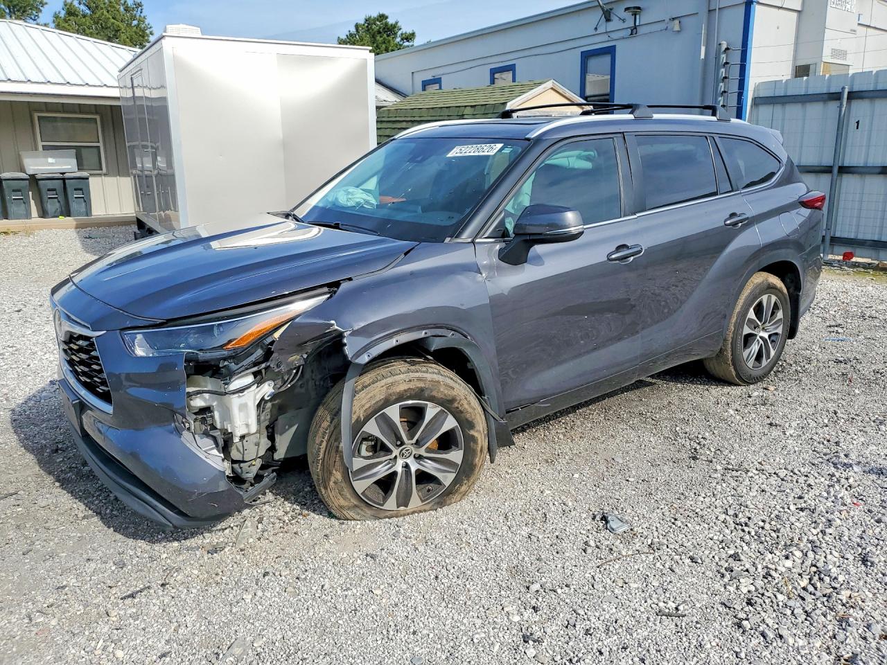 Salvage Toyota Highlander Image