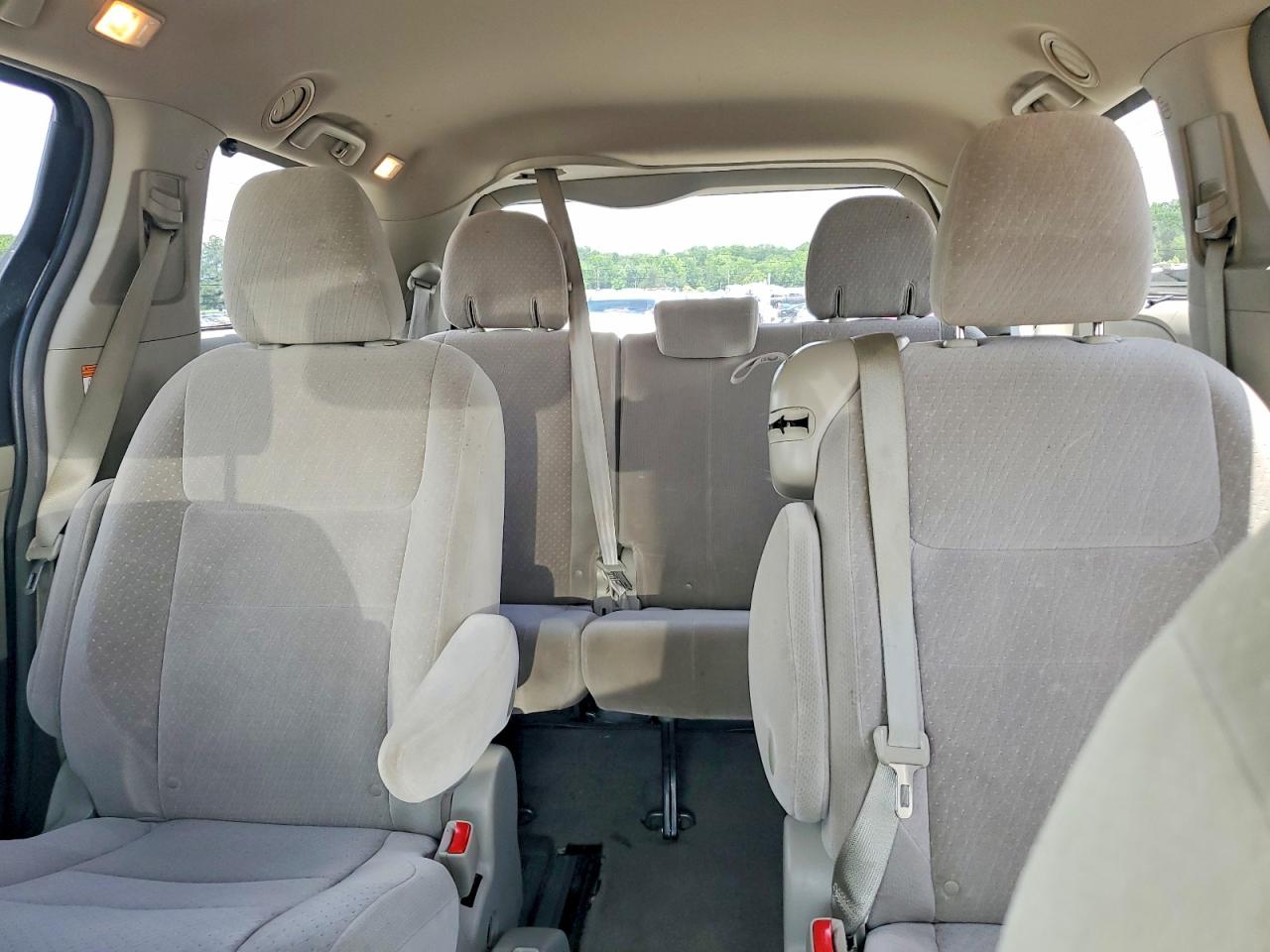 Toyota Sienna Le
