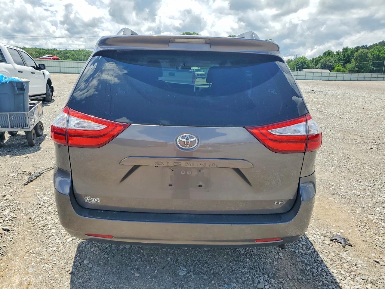 Toyota Sienna Le