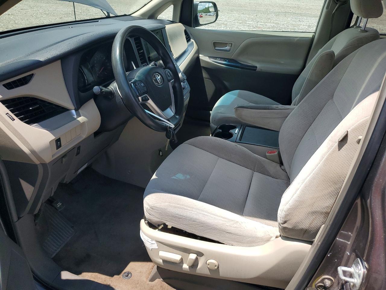 Toyota Sienna Le