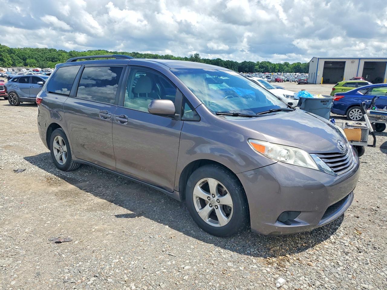 Toyota Sienna Le