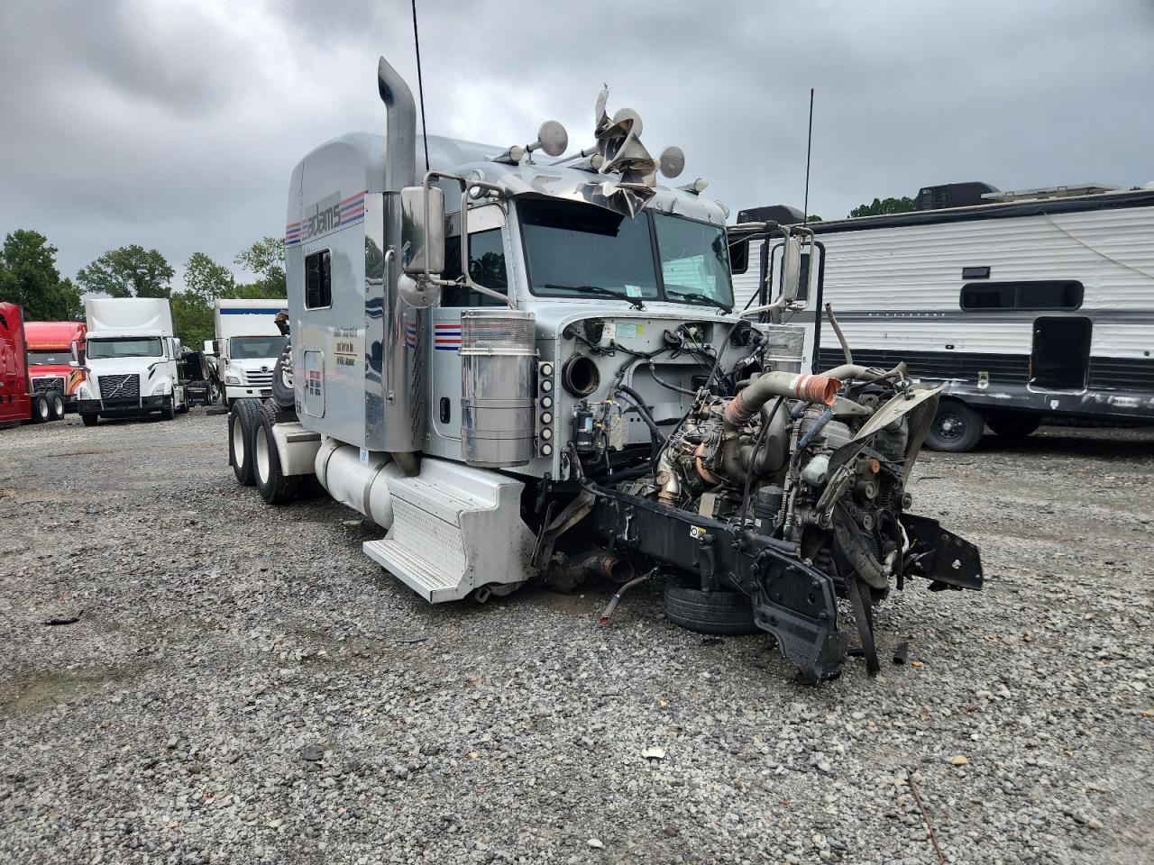 Salvage Peterbilt 389 Image