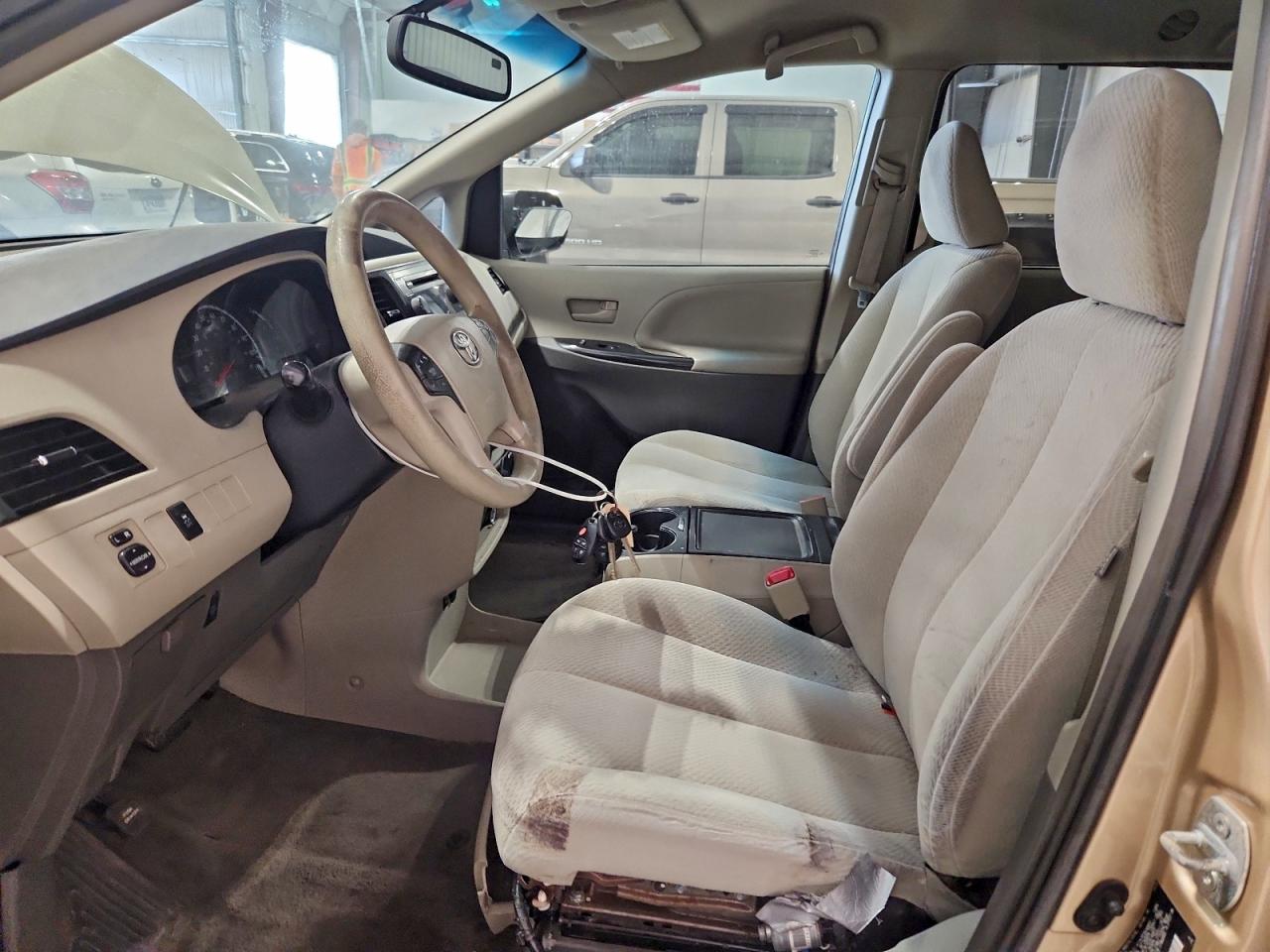 Toyota Sienna Le