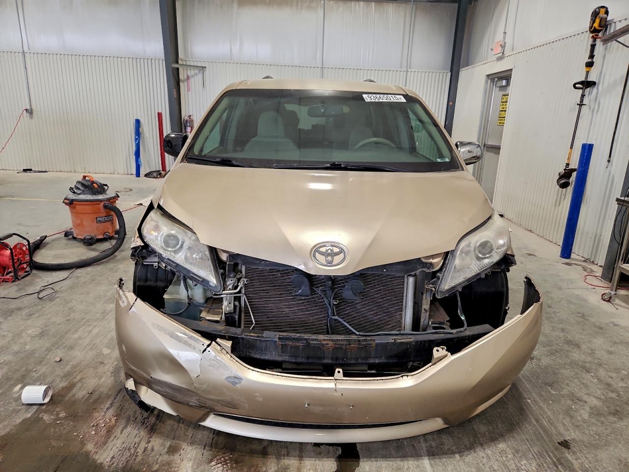 Toyota Sienna Le