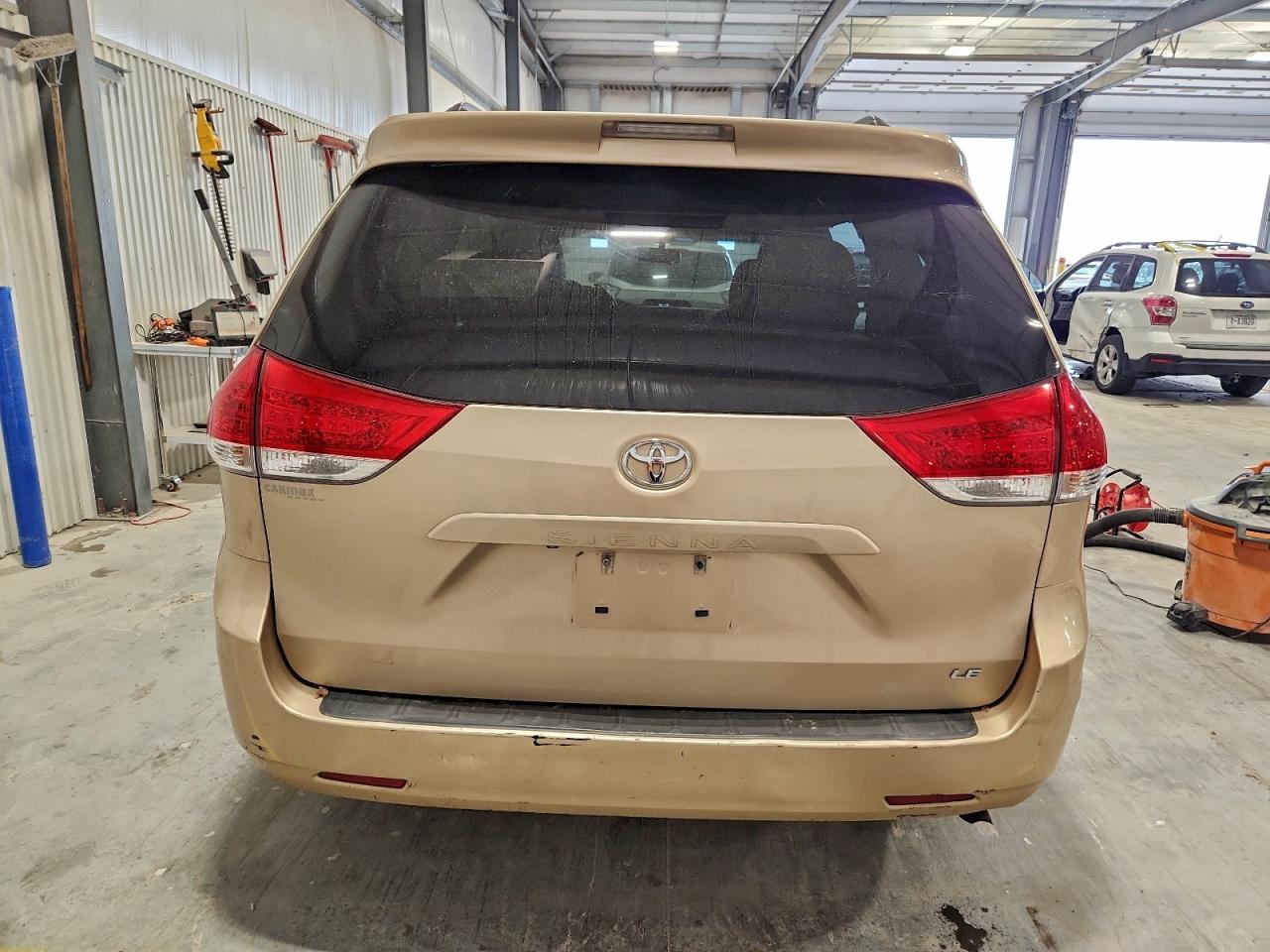 Toyota Sienna Le