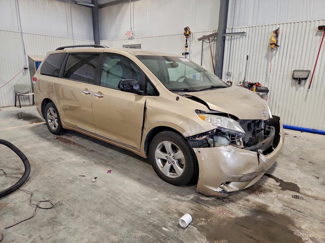 Toyota Sienna Le
