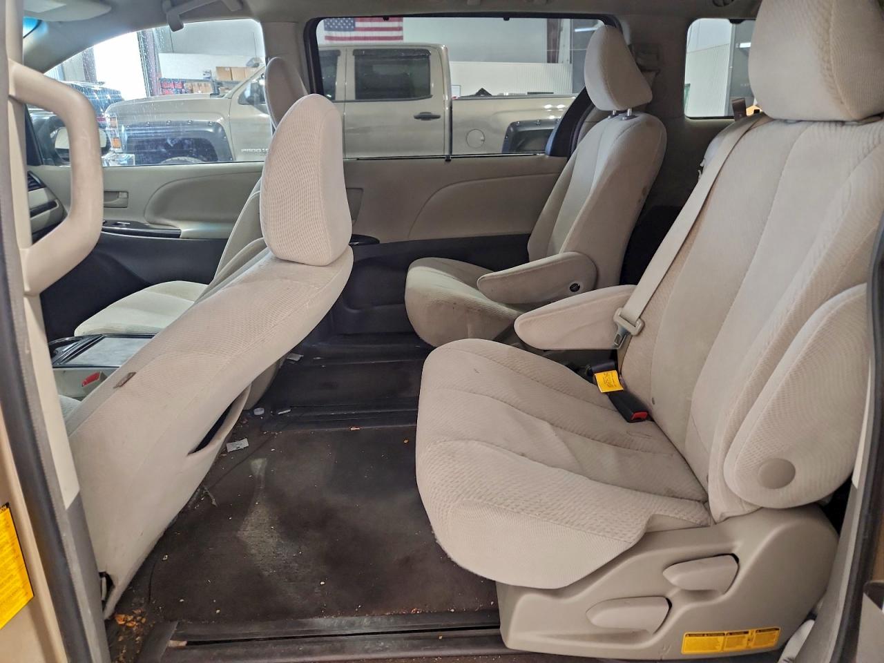 Toyota Sienna Le