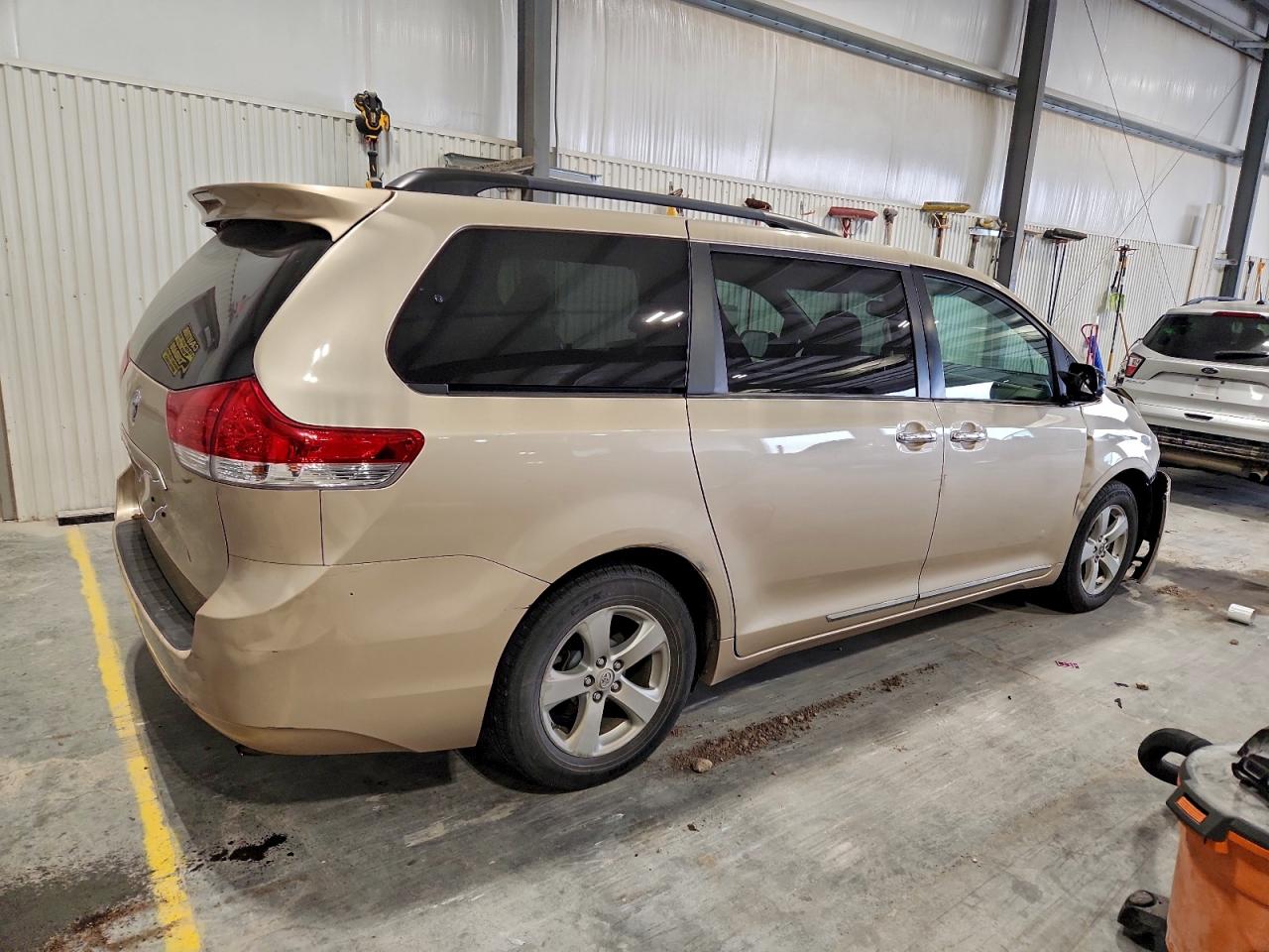 Toyota Sienna Le