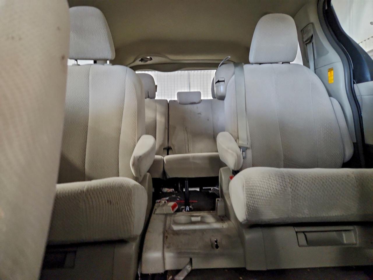 Toyota Sienna Le