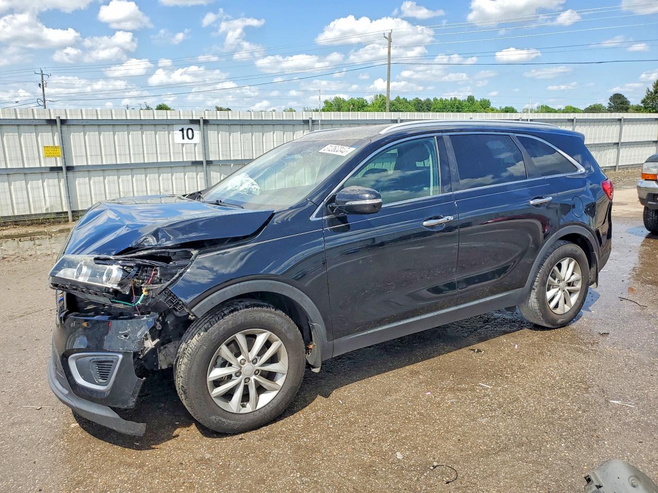 Salvage Kia Sorento Image