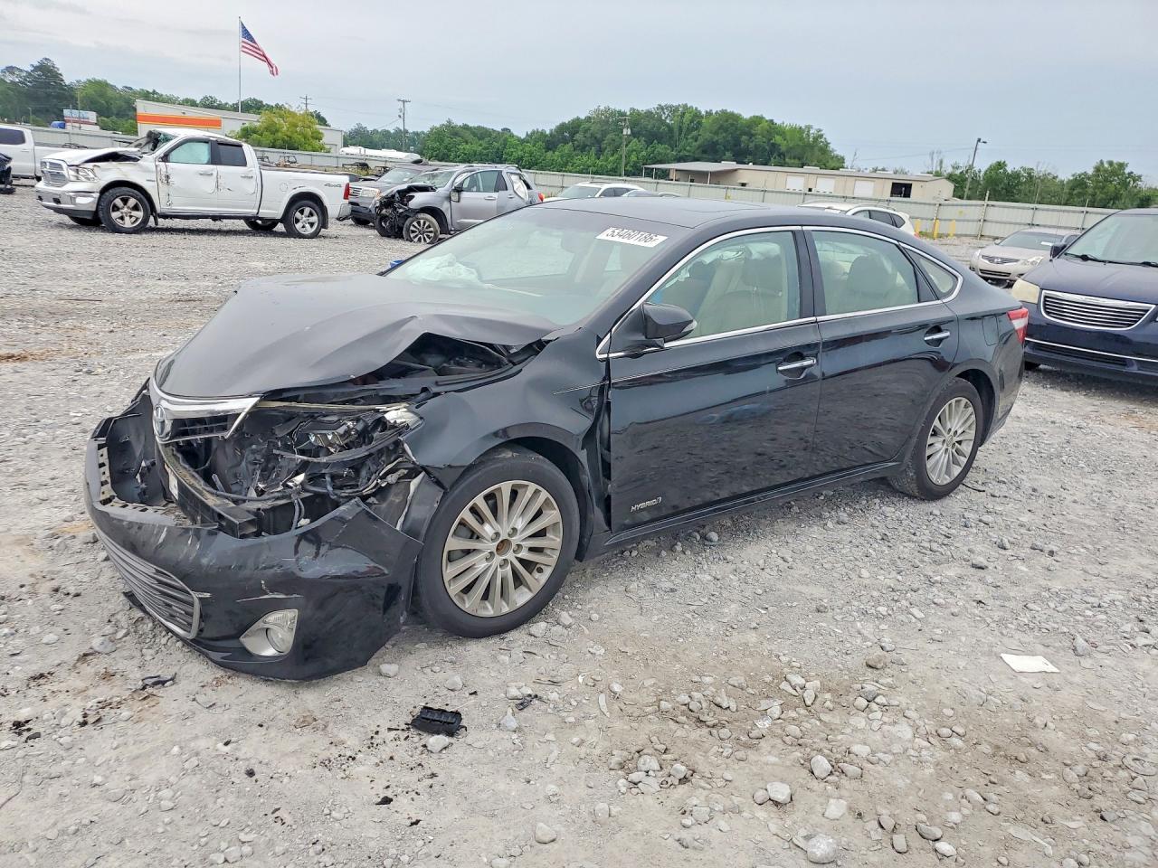 Salvage Toyota Avalon Image