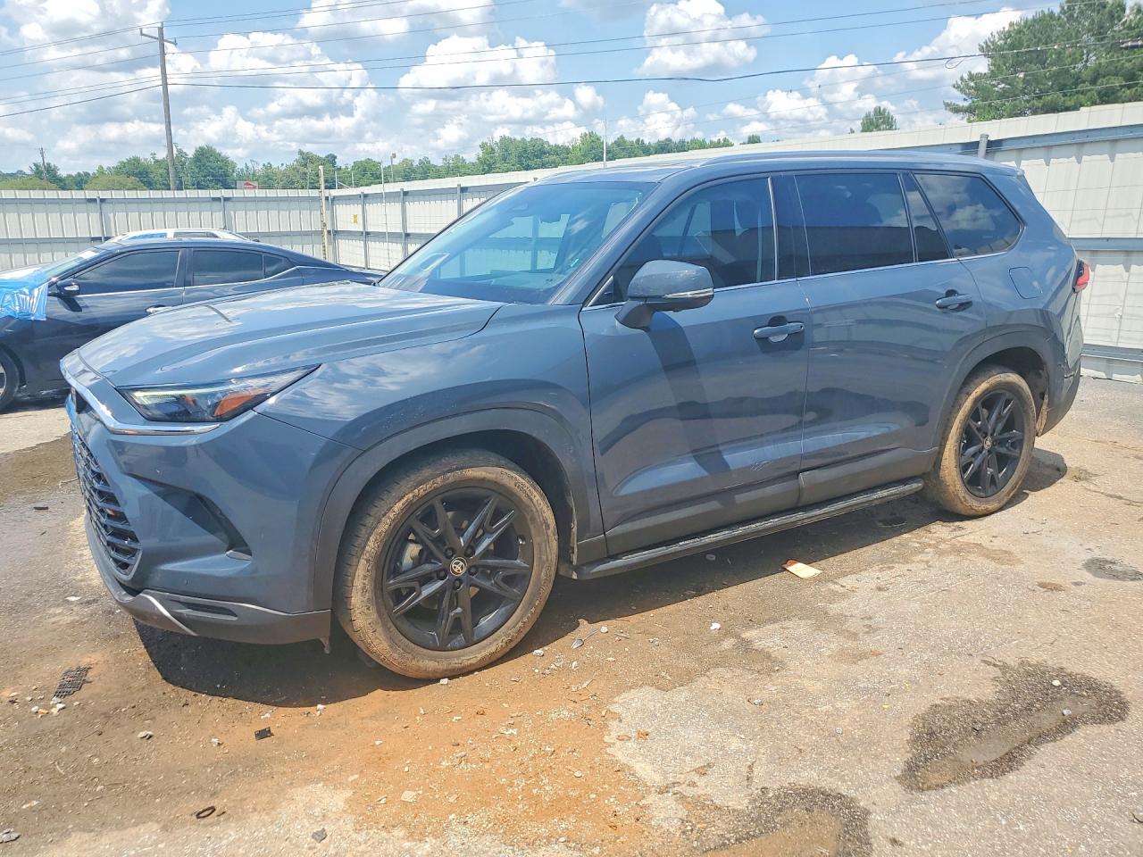 Salvage Toyota Grand High Image