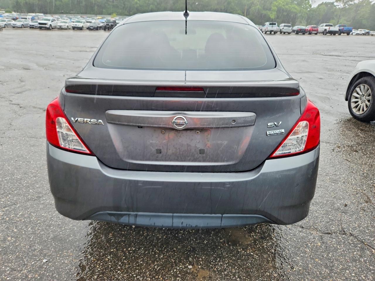 Nissan Versa 1.6 S
